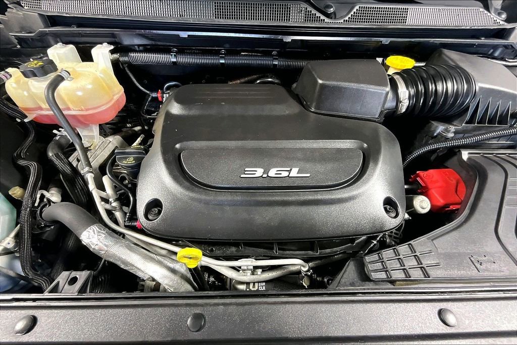 Used 2017 Chrysler Pacifica - photo 2