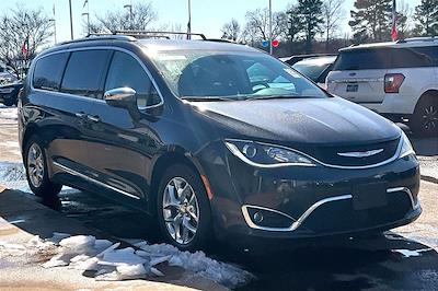 Used 2017 Chrysler Pacifica - photo 1