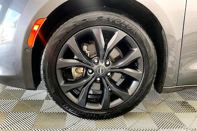 Used 2020 Chrysler Pacifica - photo 1