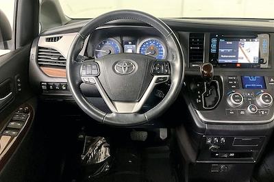 Used 2017 Toyota Sienna - photo 1