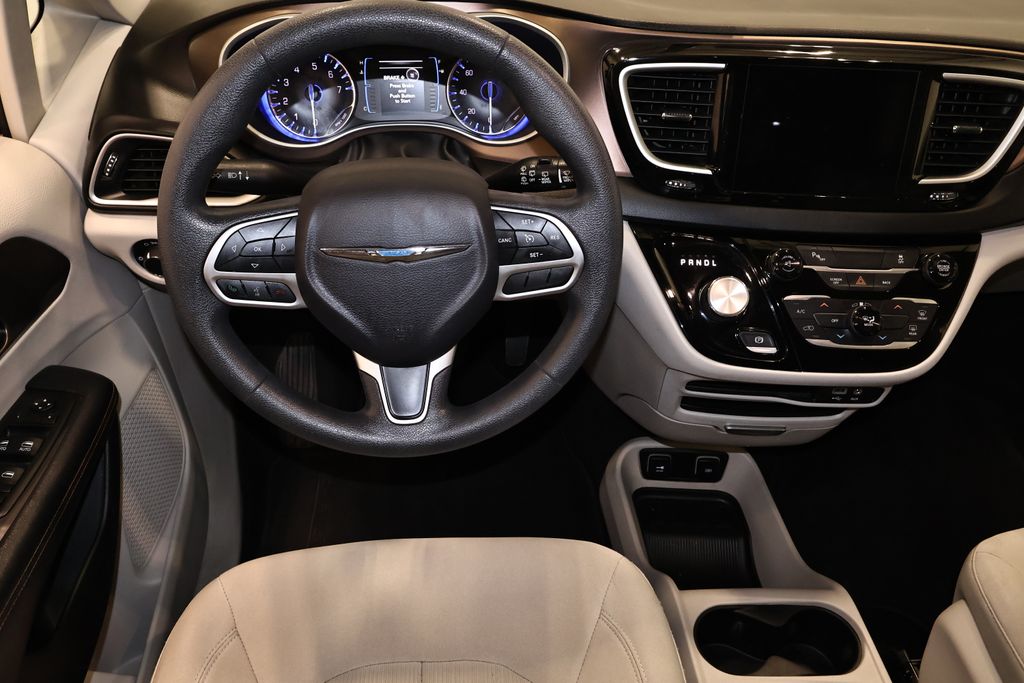 Used 2017 Chrysler Pacifica - photo 30