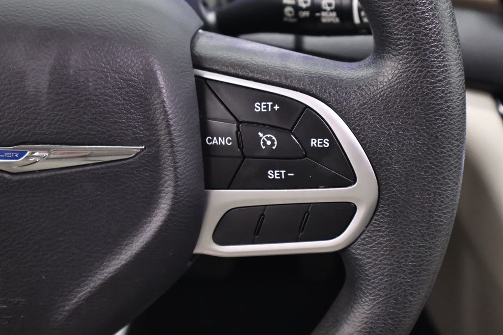 Used 2017 Chrysler Pacifica - photo 33