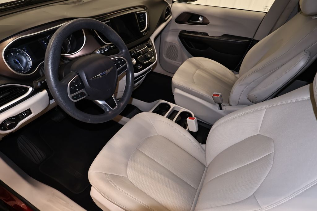 Used 2017 Chrysler Pacifica - photo 39