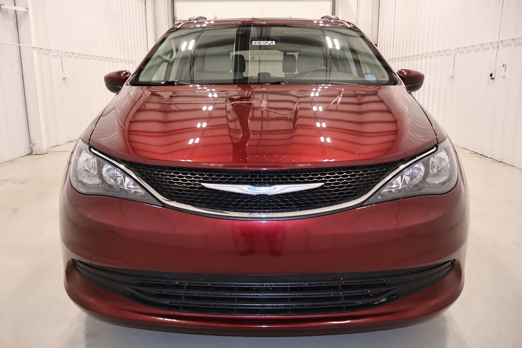 Used 2017 Chrysler Pacifica - photo 2