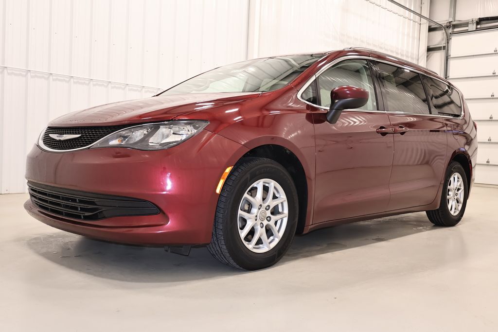 Used 2017 Chrysler Pacifica - photo 5