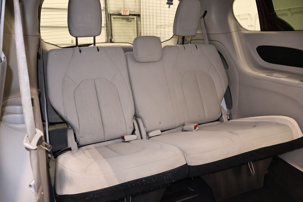 Used 2017 Chrysler Pacifica - photo 11