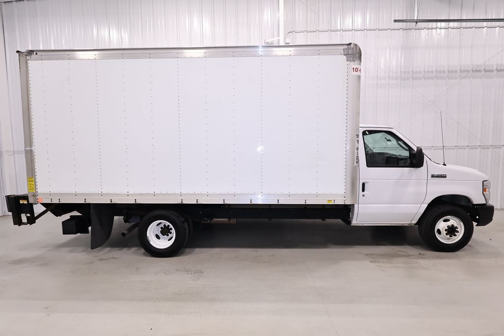 Used 2019 Ford E-450 - photo 1