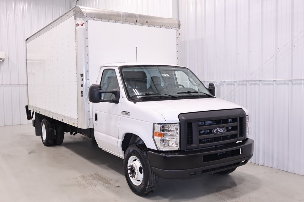 Used 2019 Ford E-450 - photo 5