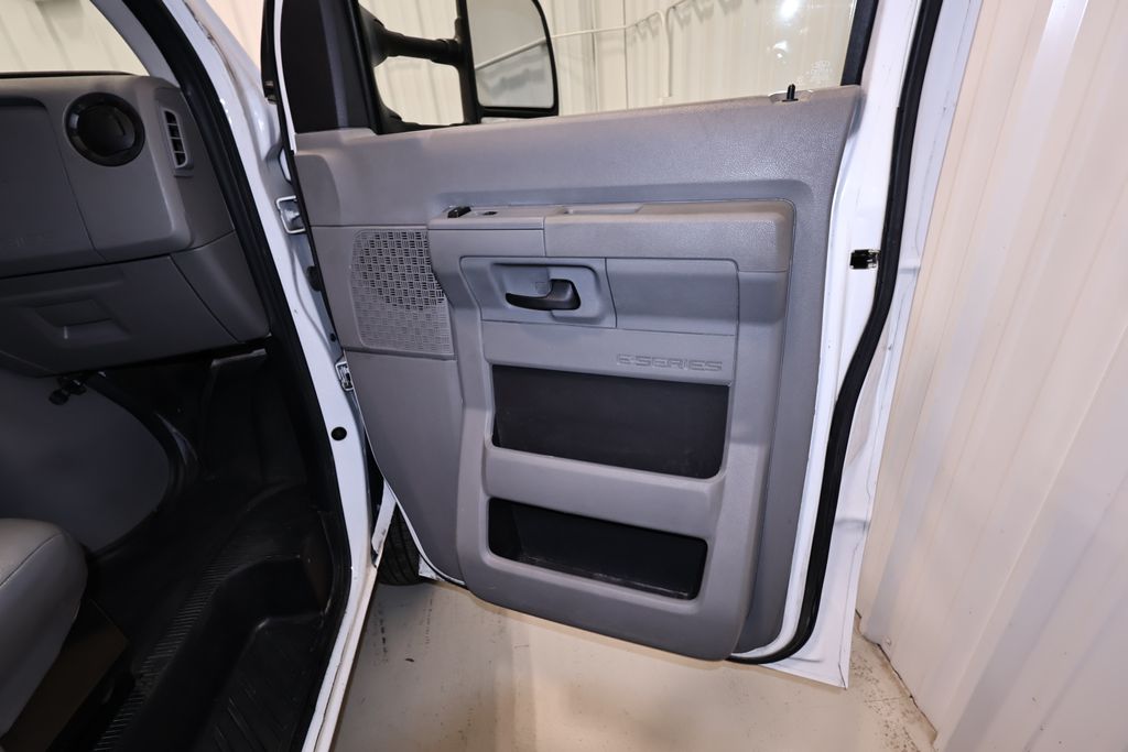 Used 2019 Ford E-450 - photo 20