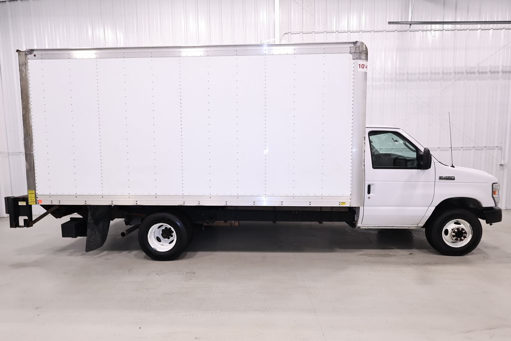 Used 2019 Ford E-450 - photo 1