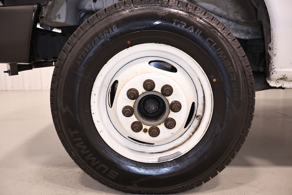 Used 2019 Ford E-450 - photo 32