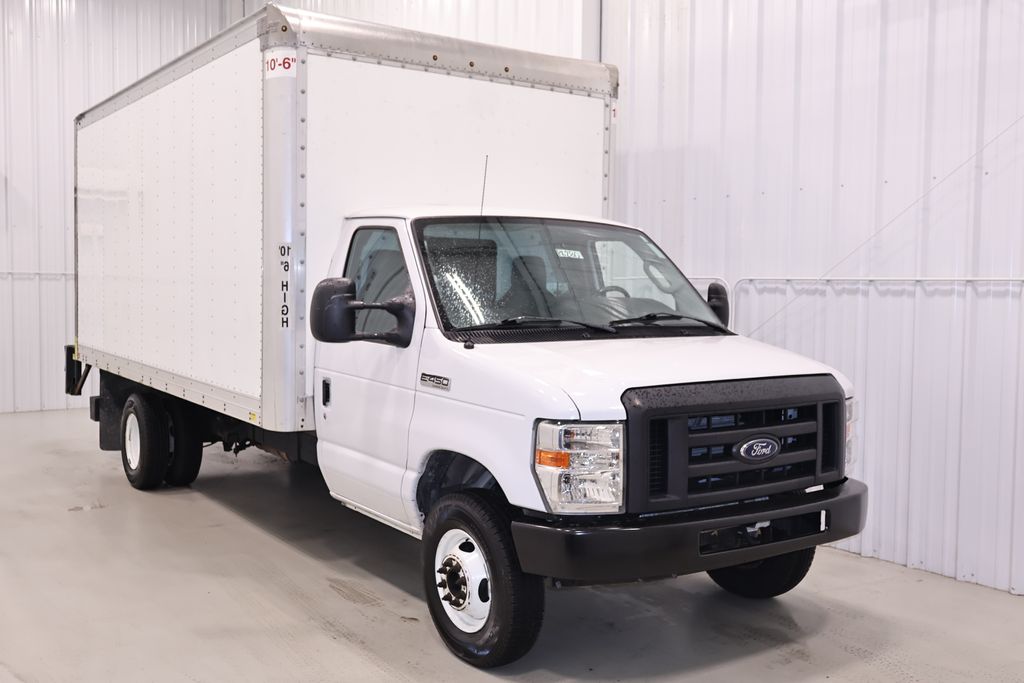 Used 2019 Ford E-450 - photo 5