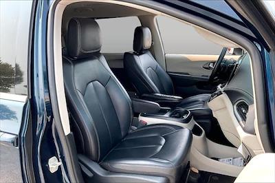 2023 Chrysler Pacifica FWD Minivan for sale #PR588336 - photo 2