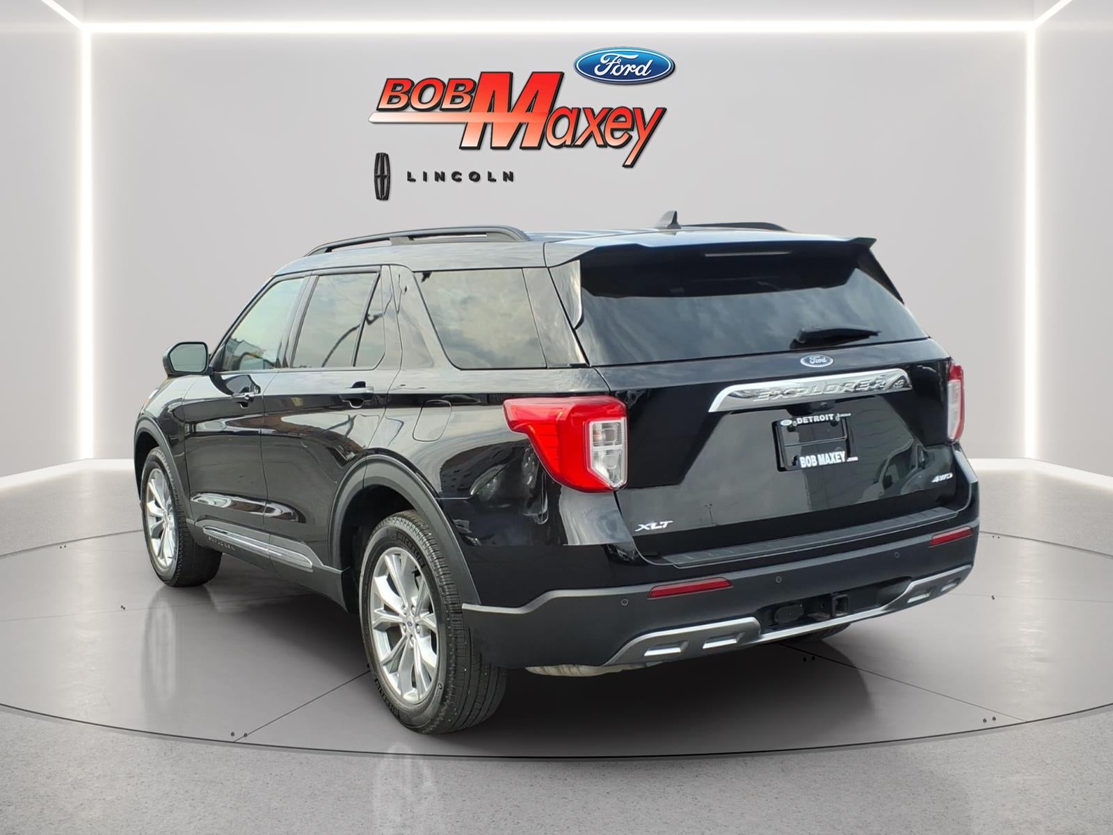 Used 2023 Ford Explorer - photo 2