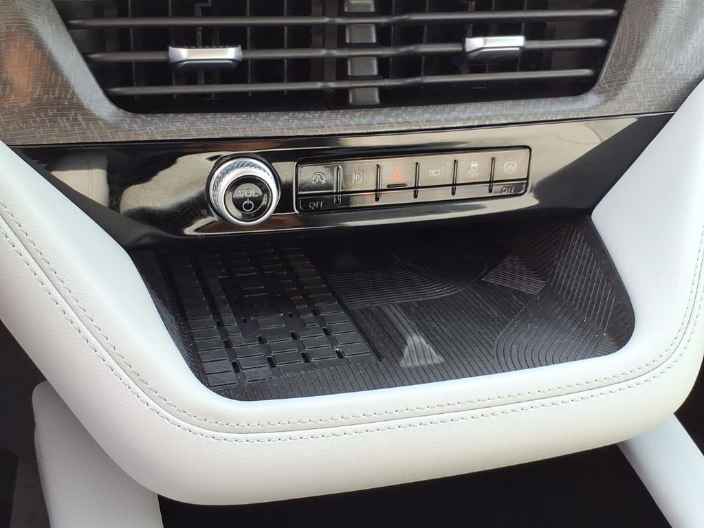 Used 2025 Ford Explorer - photo 24