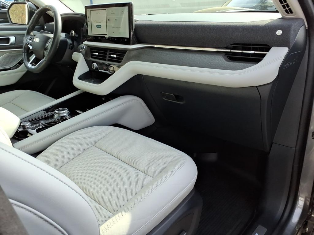 Used 2025 Ford Explorer - photo 11