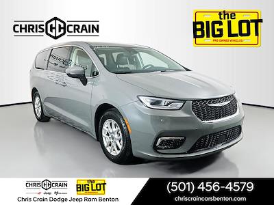 Used 2023 Chrysler Pacifica - photo 1
