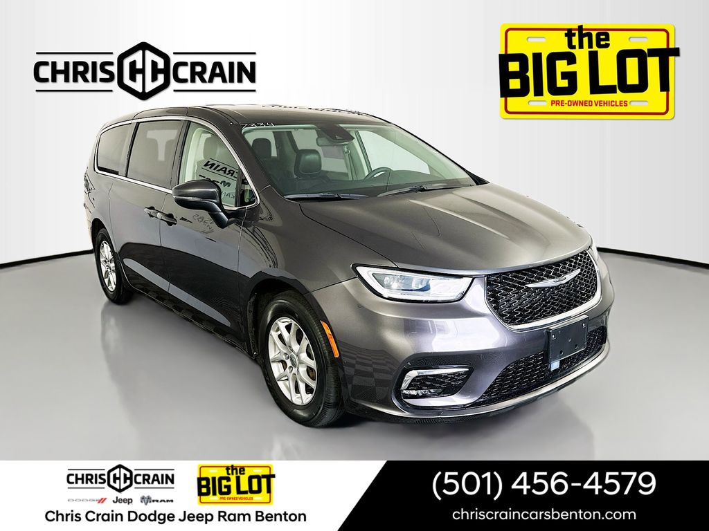 Used 2023 Chrysler Pacifica - photo 1