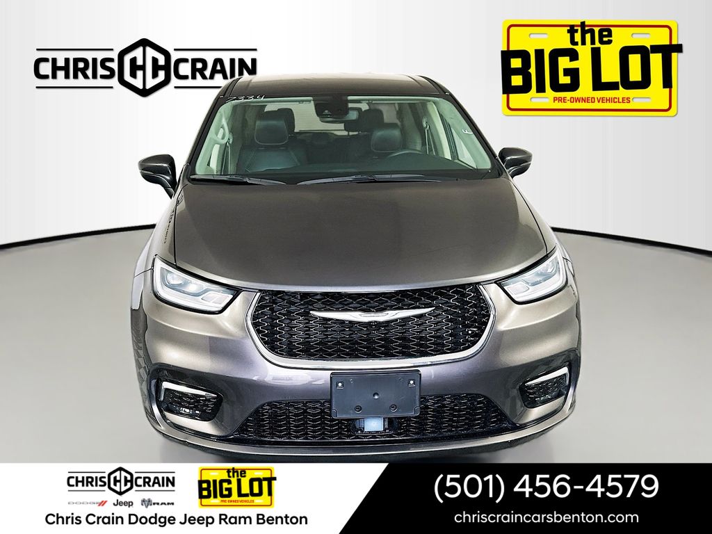 Used 2023 Chrysler Pacifica - photo 2