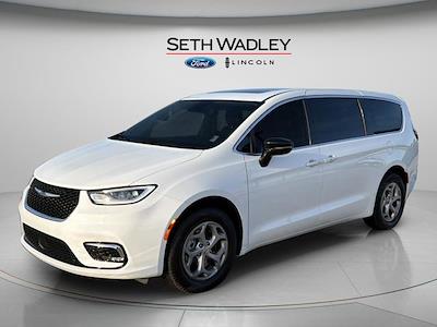 Used 2024 Chrysler Pacifica - photo 1