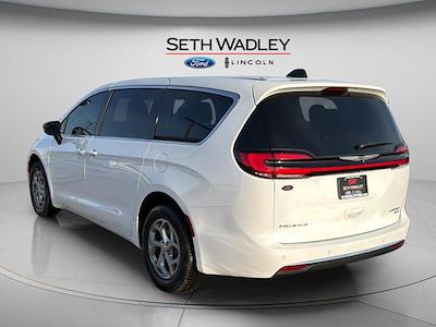 Used 2024 Chrysler Pacifica - photo 1
