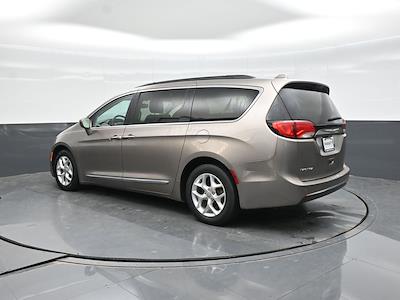 2017 Chrysler Pacifica FWD Minivan for sale #HR794968 - photo 2