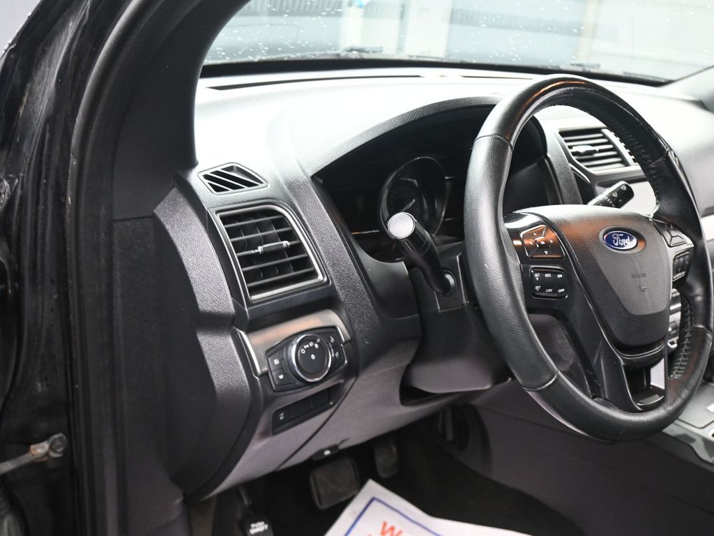Used 2018 Ford Explorer - photo 8