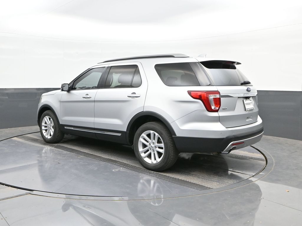 Used 2017 Ford Explorer - photo 2