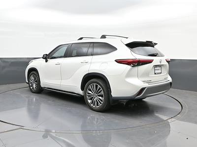 Used 2020 Toyota Highlander - photo 1