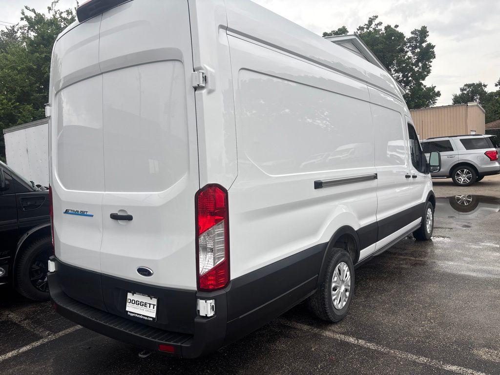 Used 2023 Ford E-Transit 350 - photo 2