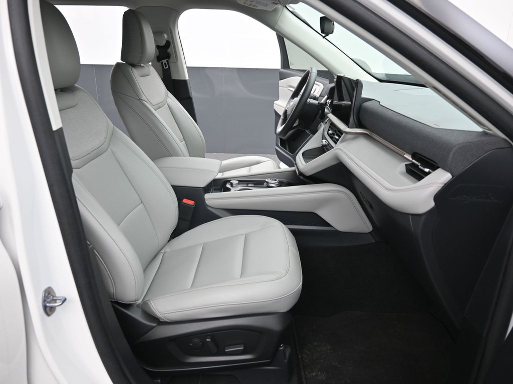 Used 2025 Ford Explorer - photo 12