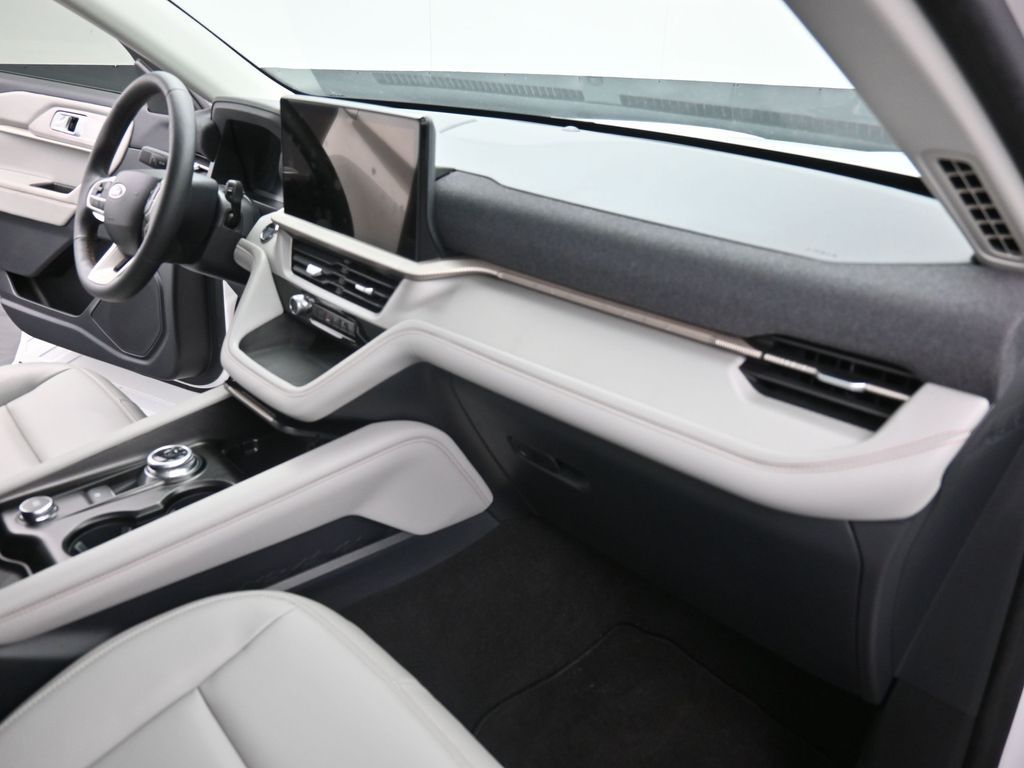 Used 2025 Ford Explorer - photo 14