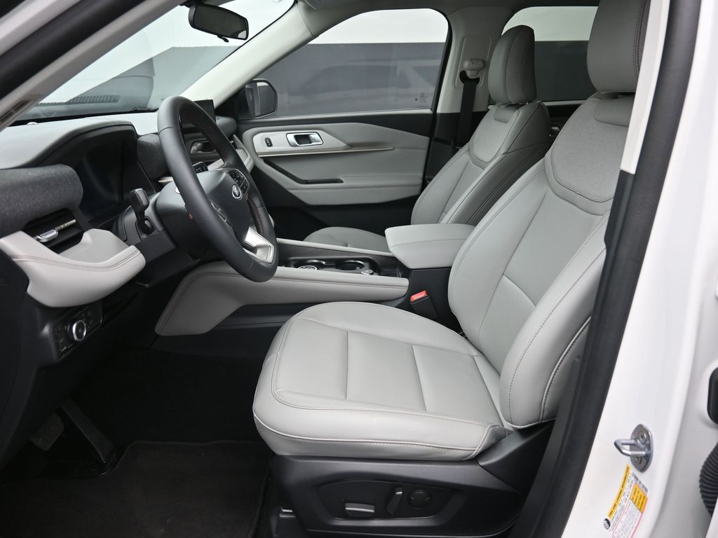 Used 2025 Ford Explorer - photo 21