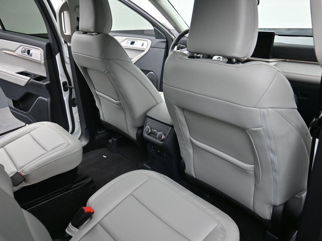 Used 2025 Ford Explorer - photo 6