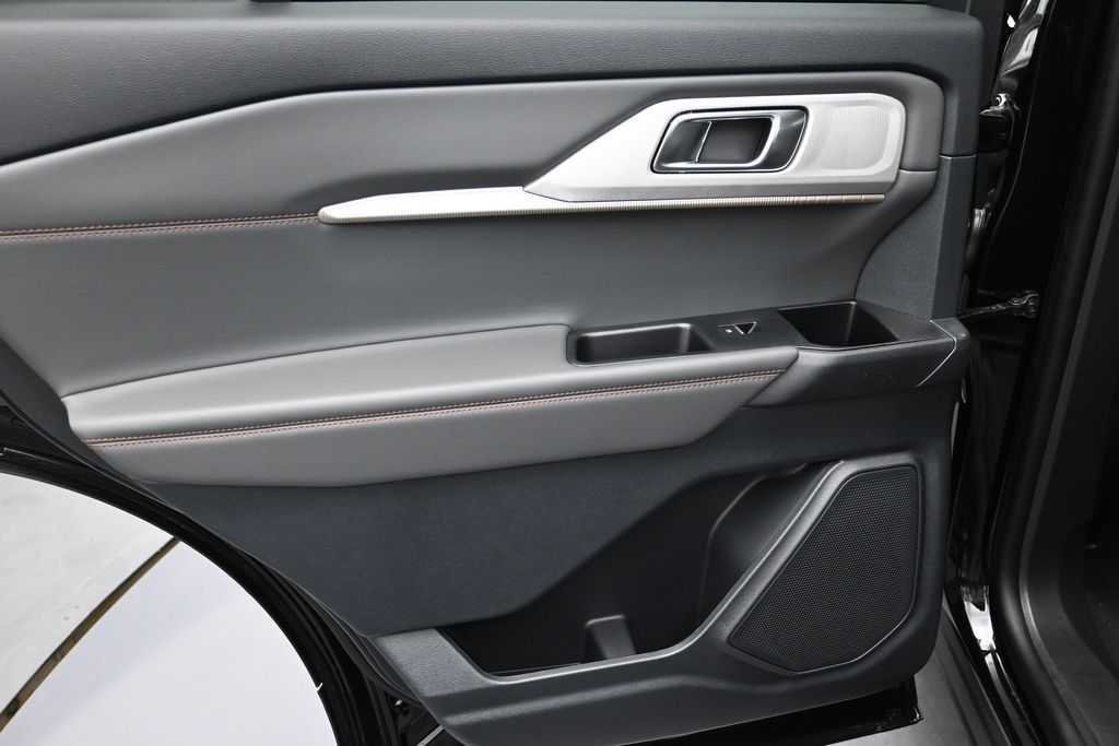 New 2026 Ford Explorer - photo 2