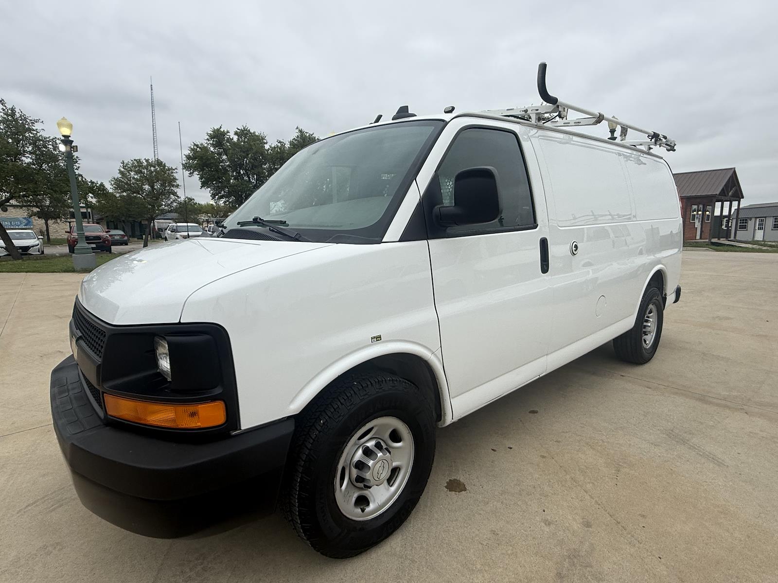 Used 2016 Chevrolet Express 2500 - photo 1