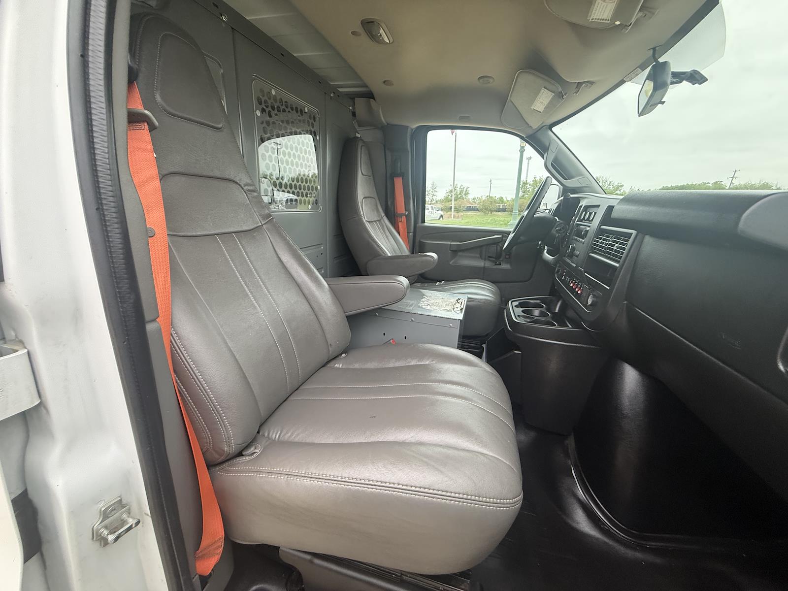 Used 2016 Chevrolet Express 2500 - photo 23
