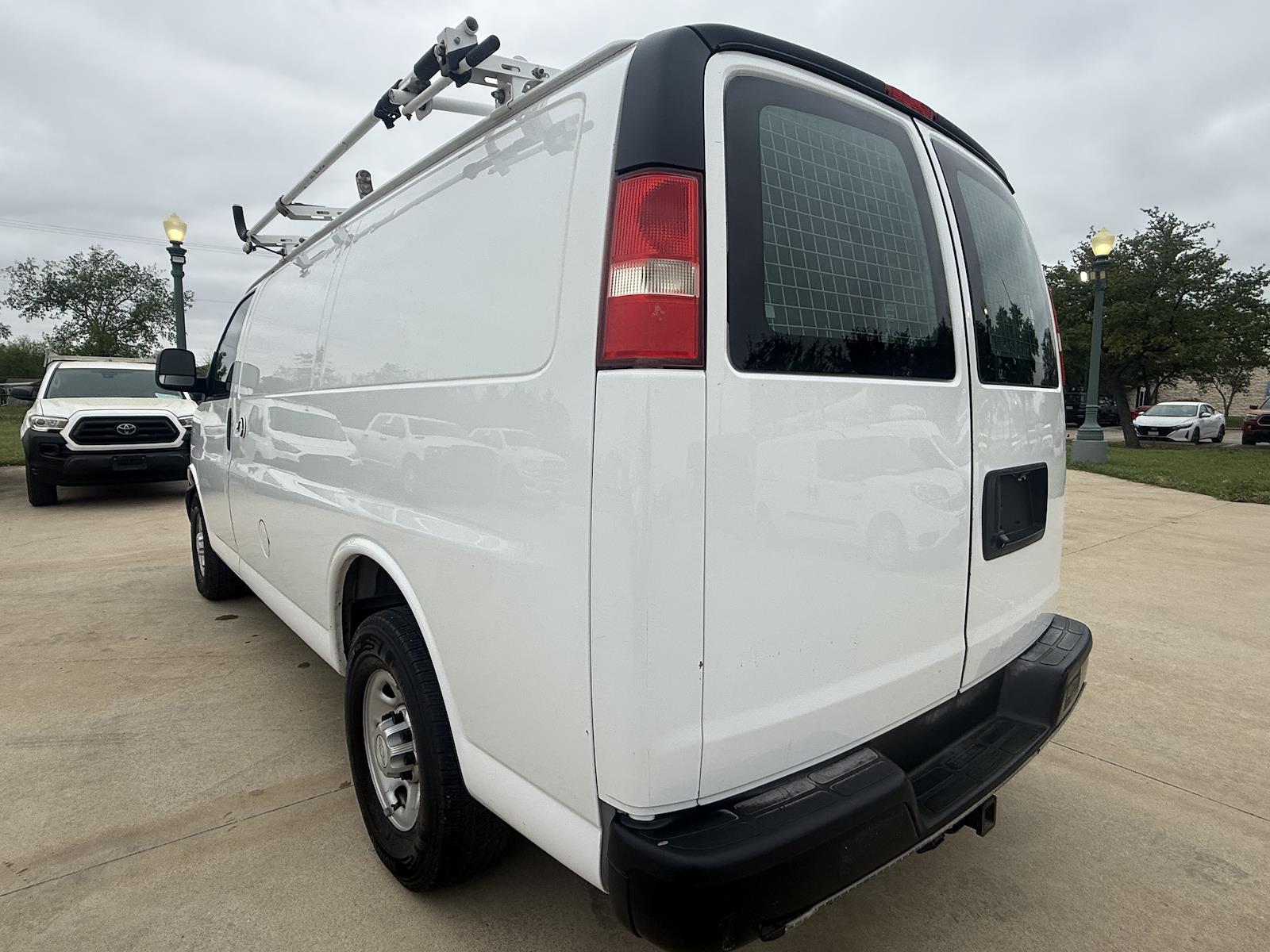 Used 2016 Chevrolet Express 2500 - photo 6