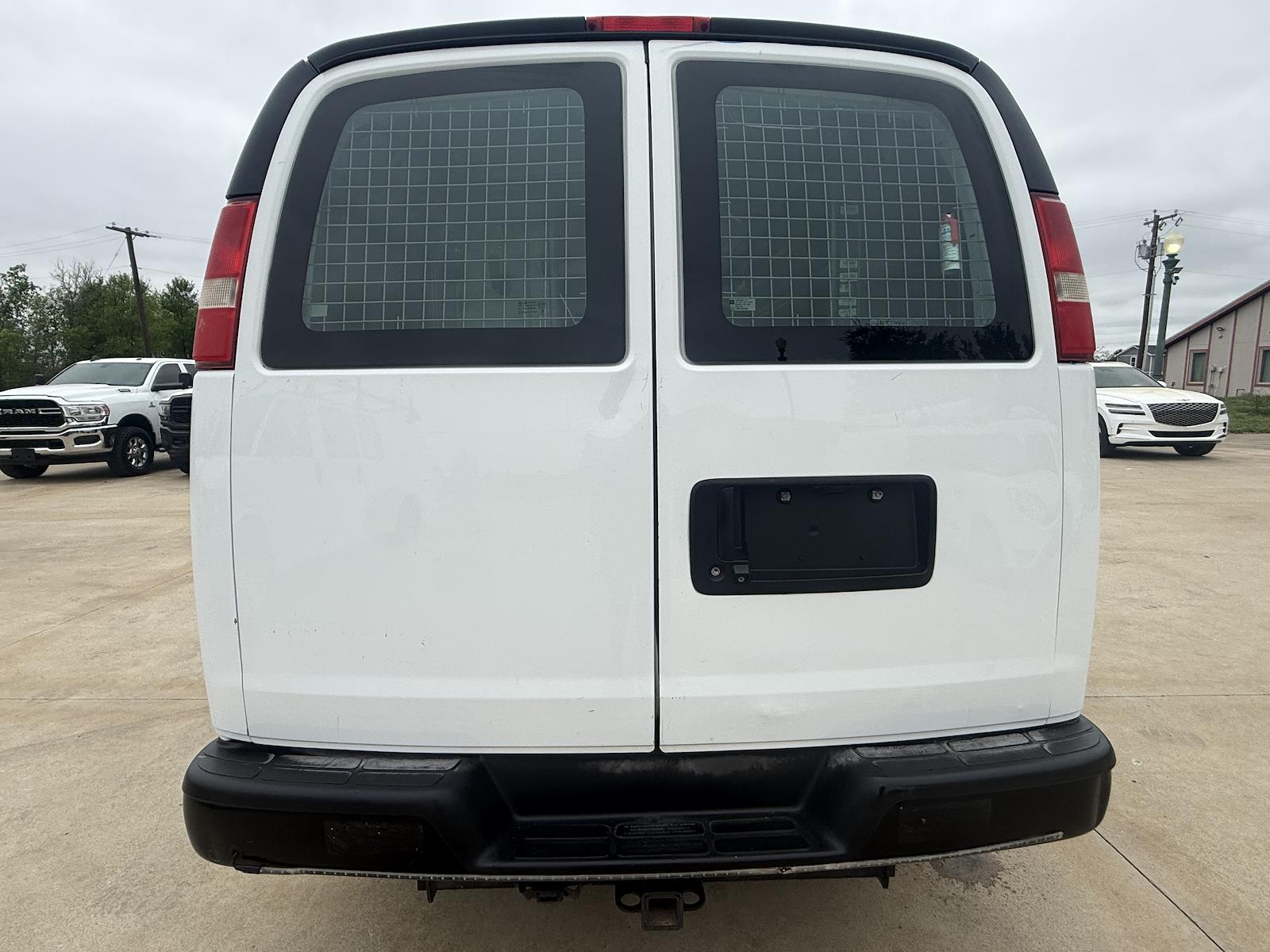 Used 2016 Chevrolet Express 2500 - photo 7