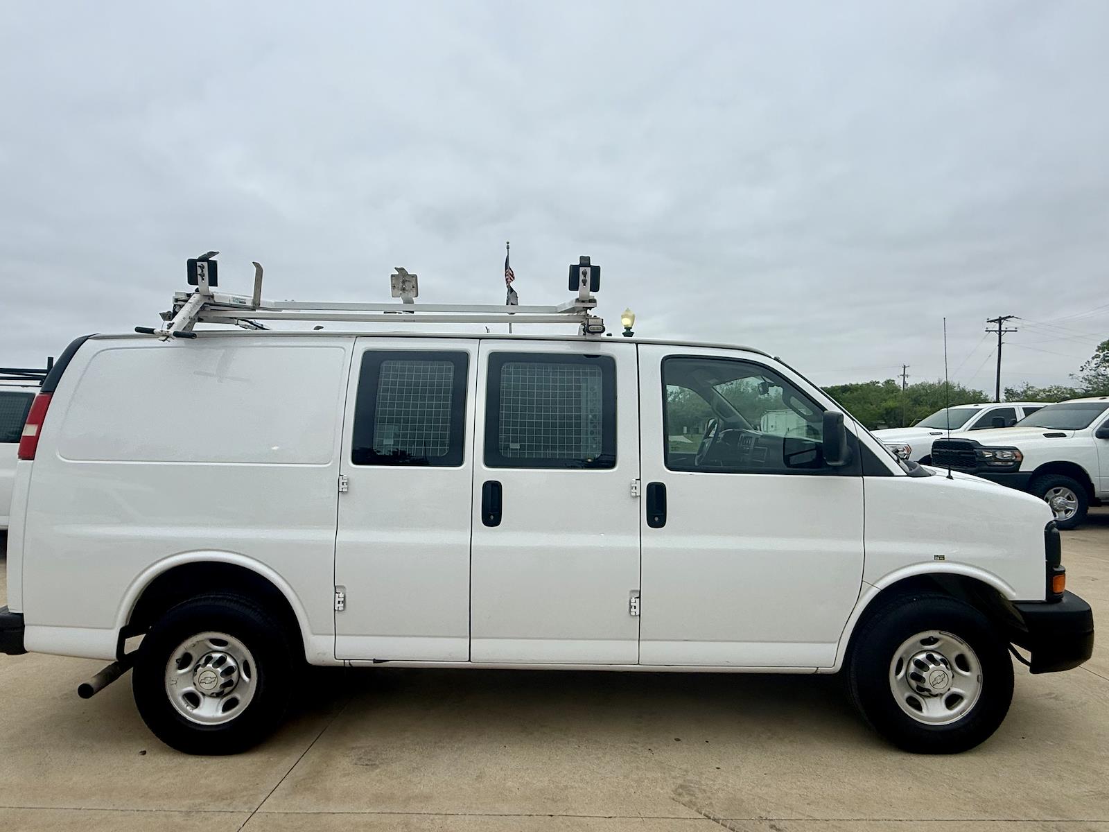 Used 2016 Chevrolet Express 2500 - photo 10