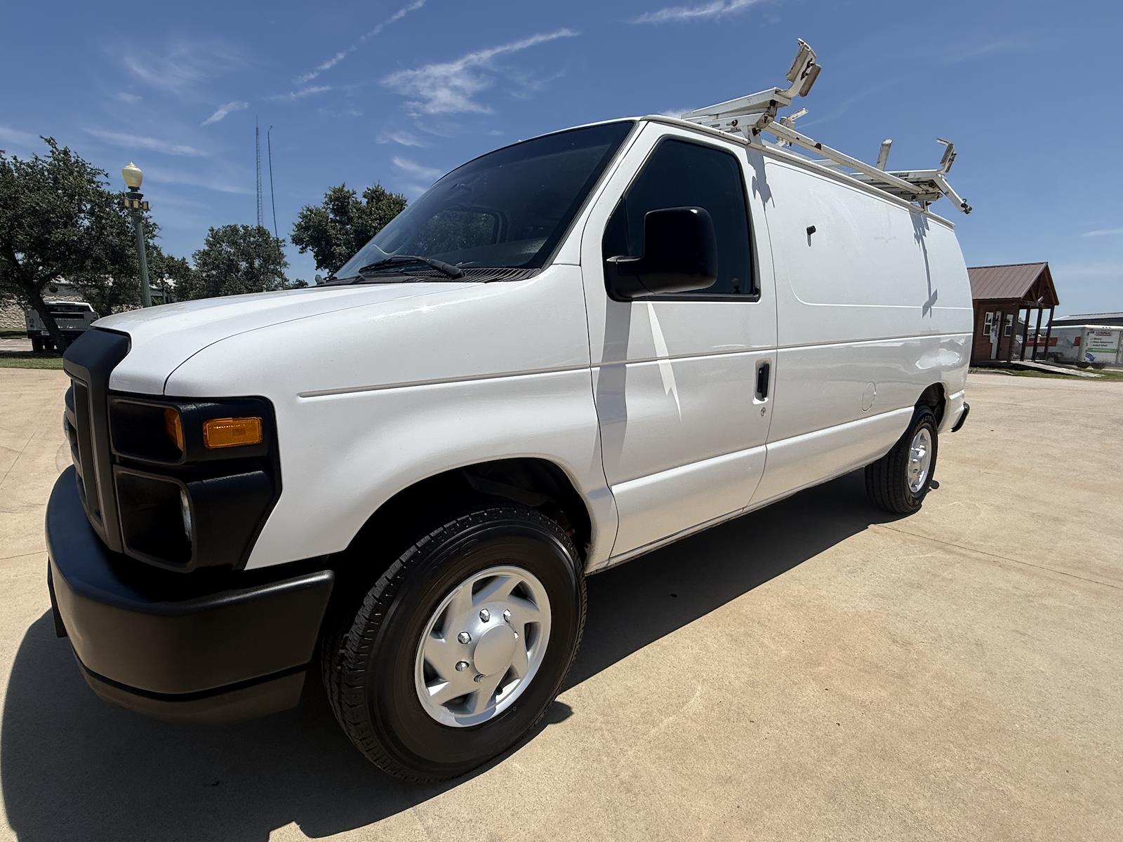 Used 2009 Ford E-250 - photo 1