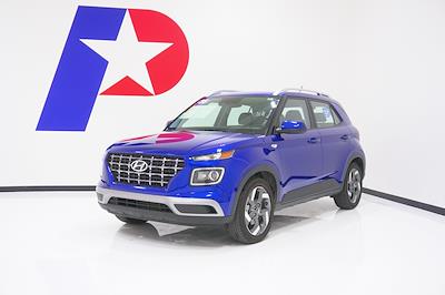 Used 2025 Hyundai Venue - photo 1