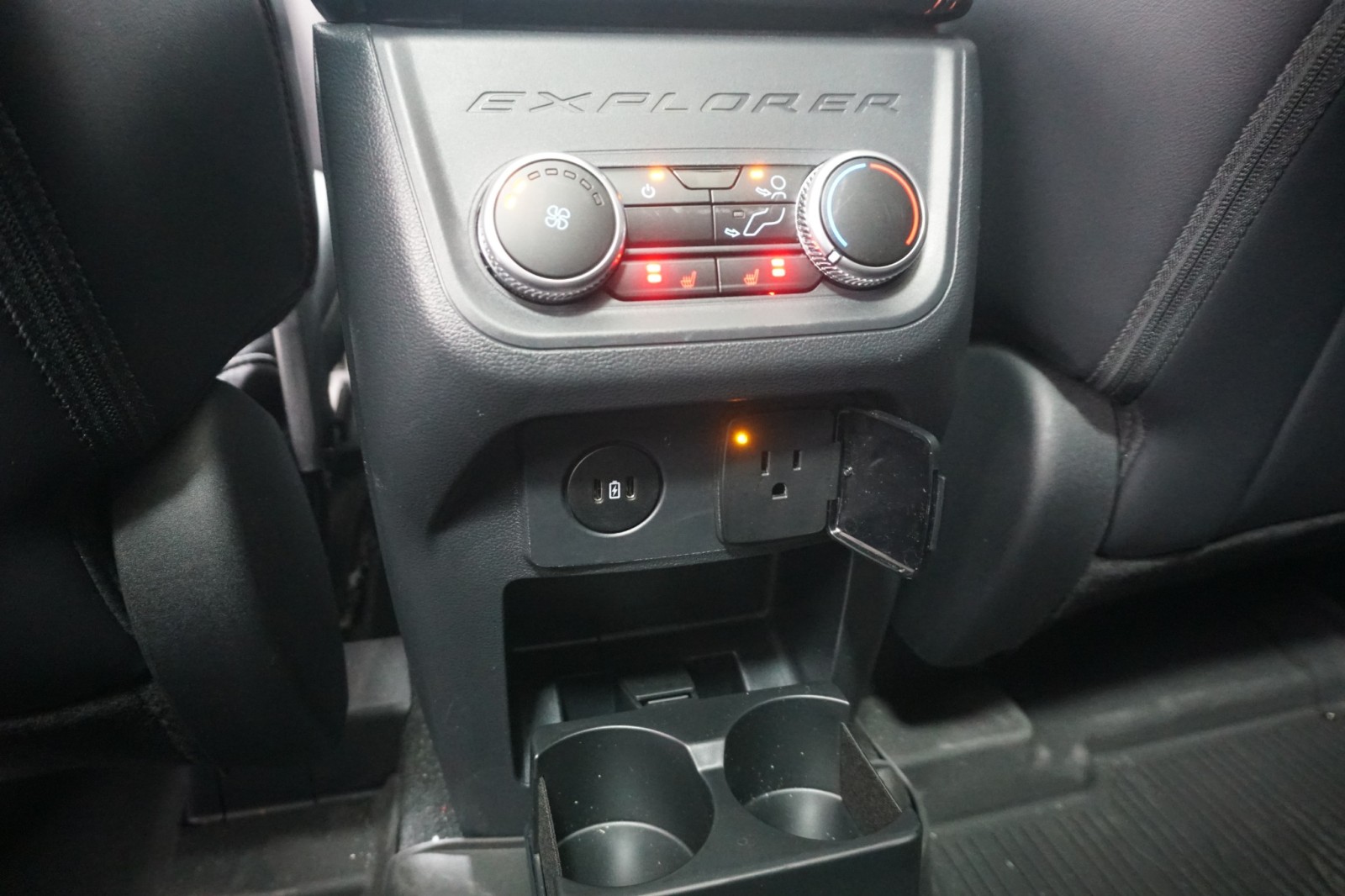 Used 2025 Ford Explorer - photo 31