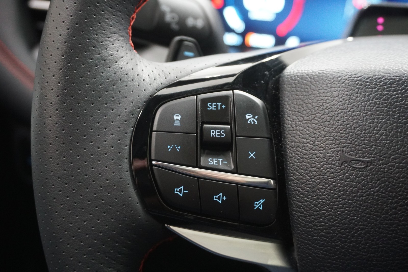 Used 2025 Ford Explorer - photo 35