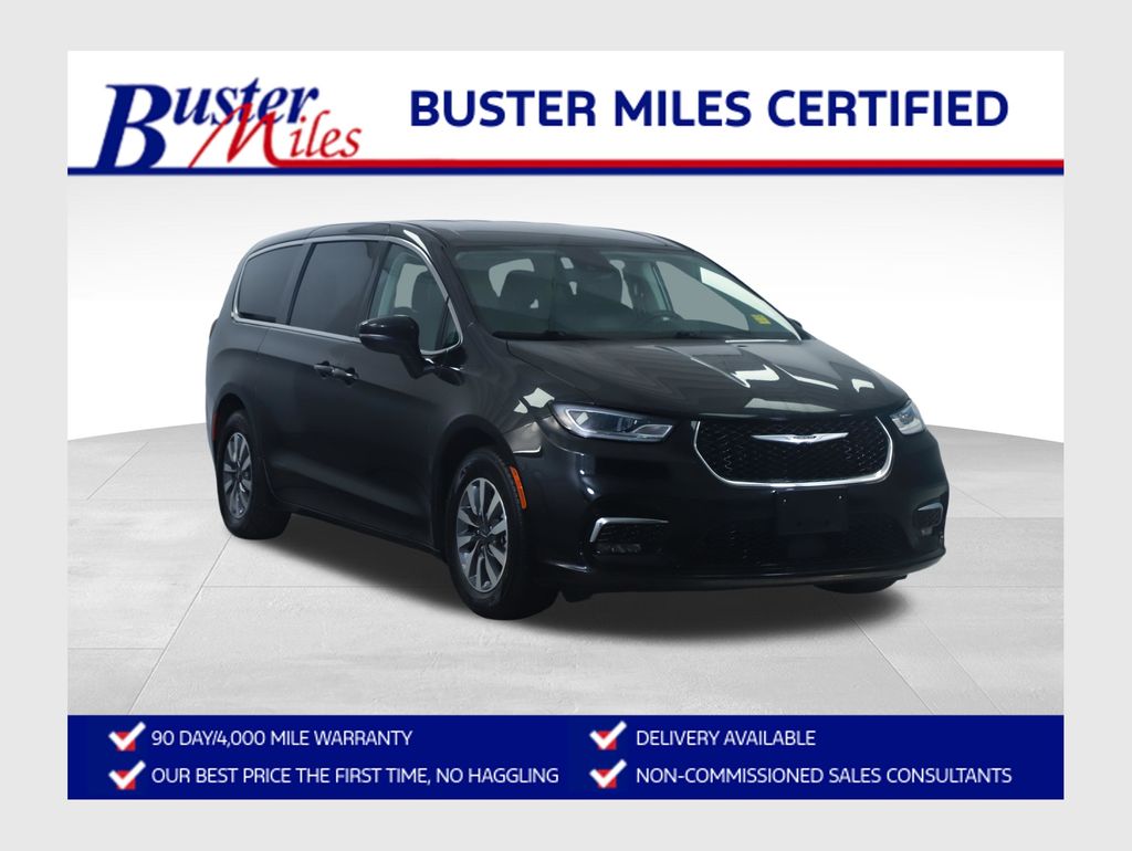 Used 2023 Chrysler Pacifica - photo 1