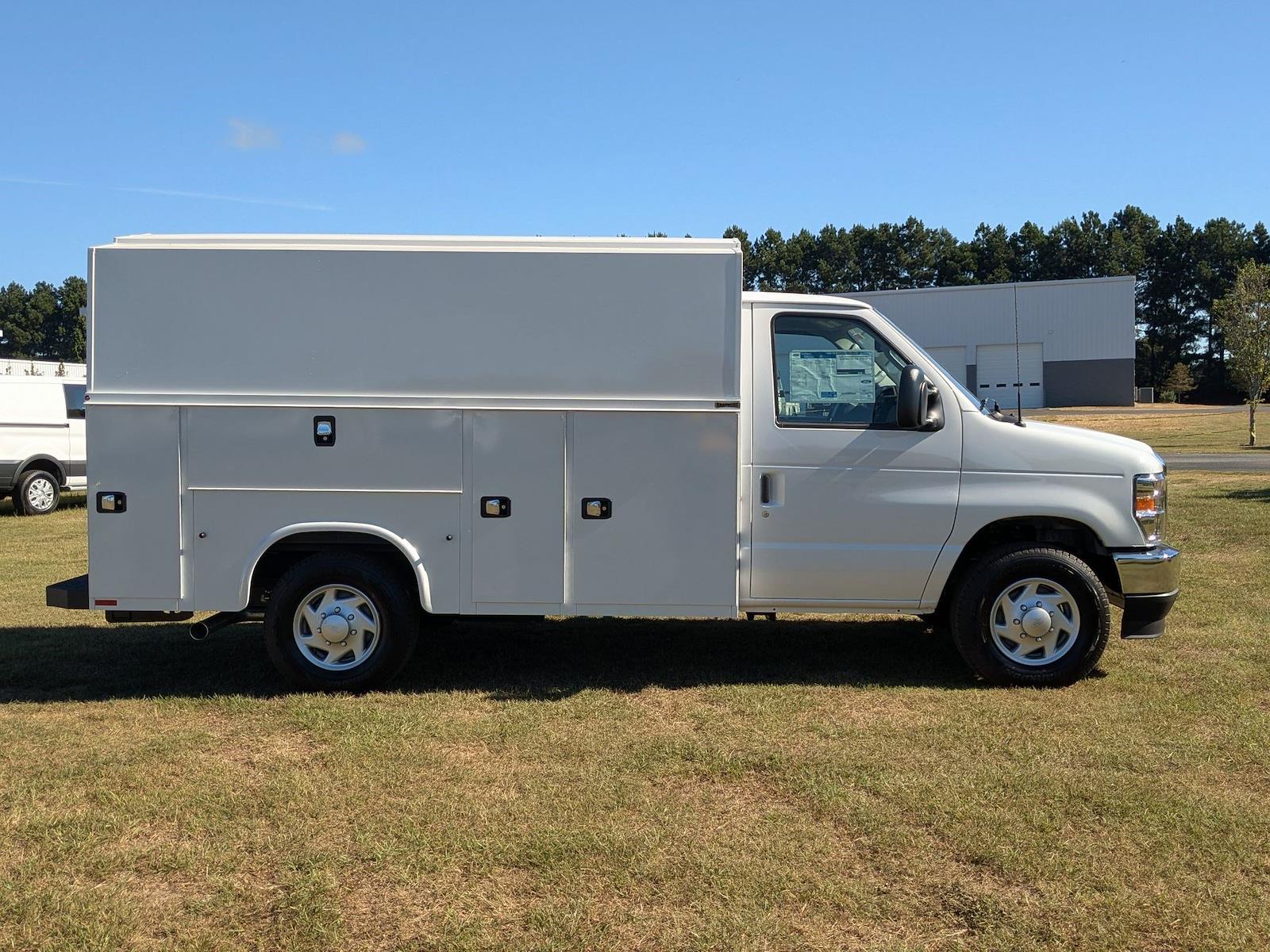 New 2026 Ford E-350 - photo 5