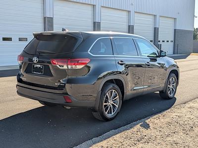 Used 2019 Toyota Highlander - photo 2