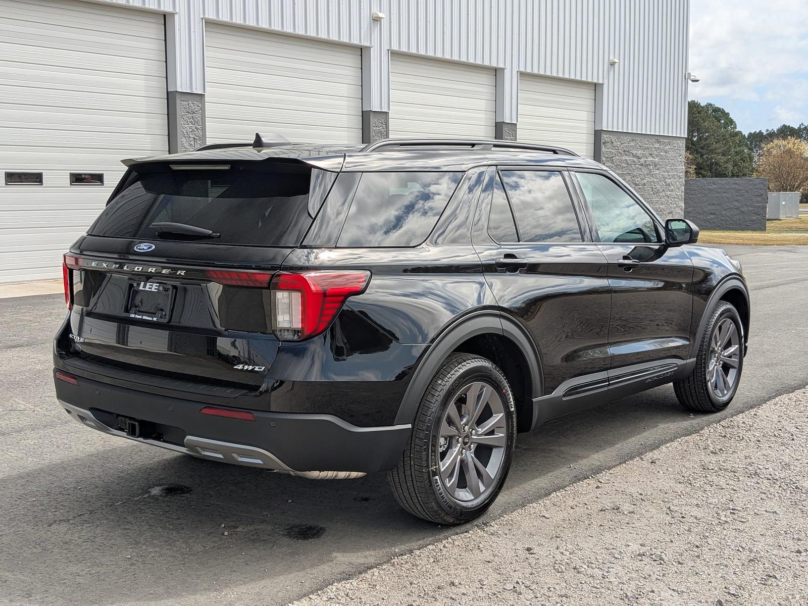 New 2026 Ford Explorer - photo 2