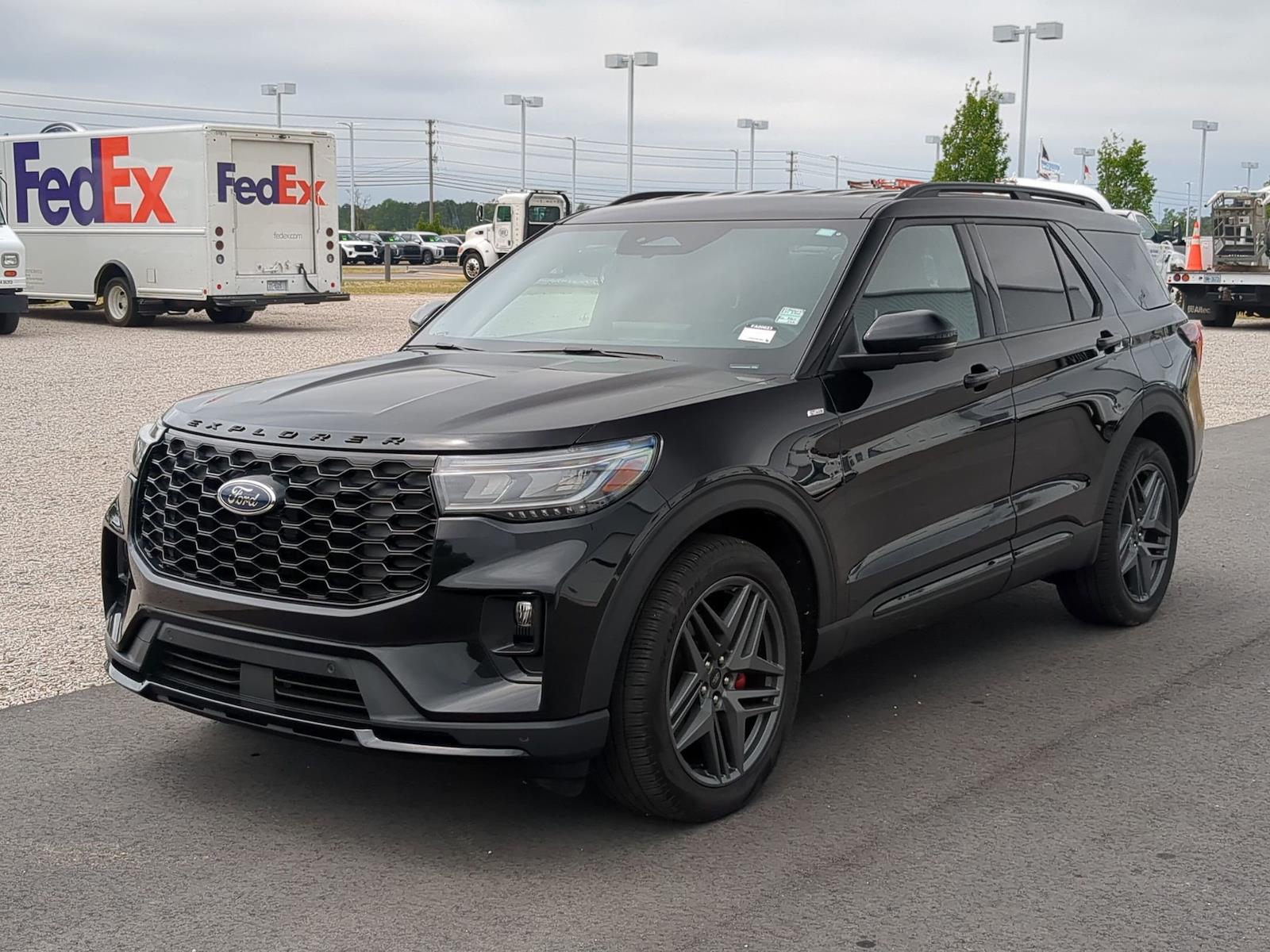 Used 2025 Ford Explorer - photo 1