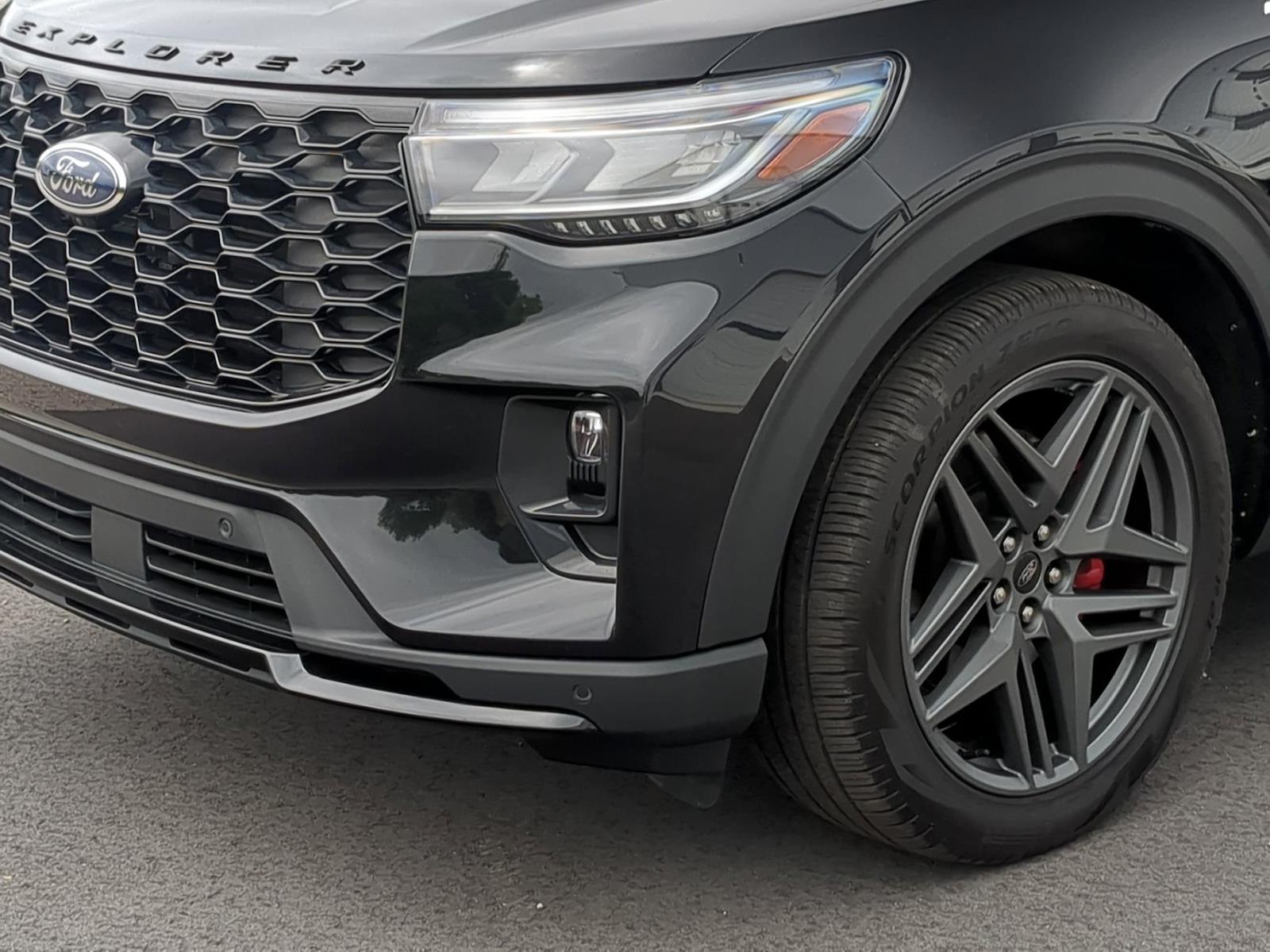 Used 2025 Ford Explorer - photo 9